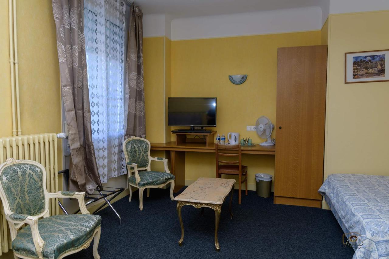 Hotel De La Cloche Sp Reims Exterior photo